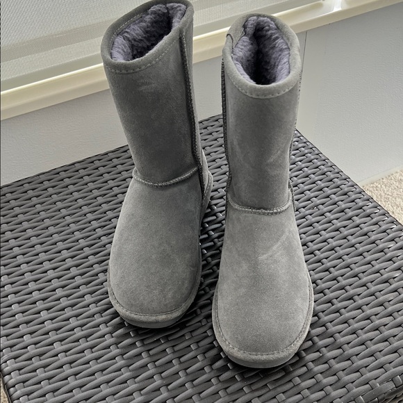 Shoes - Bear Paw Gray Suede Boots